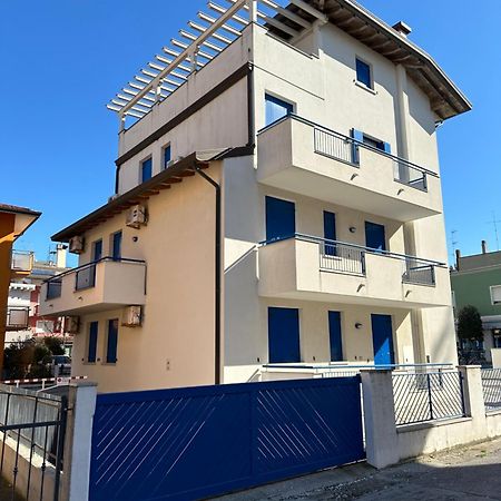 Residence Stefania Attici Su 2 Livelli - Agenzia Cocal Caorle Eksteriør billede
